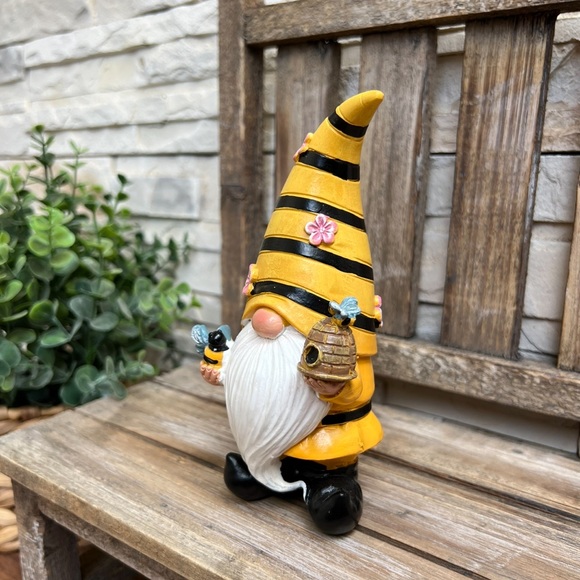 🆕 Bumble 🐝 Bee 6" H Resin Gnome Holding a Beehive! - Picture 3 of 7